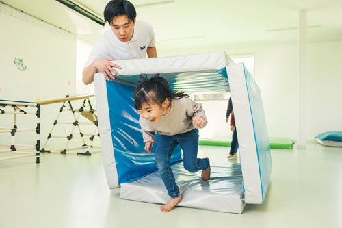 趣味・スポーツ・実用 ART PLASTIC: DESIGNED FOR LIVING カラフル☆クッションマット | 未来航路エス・アイ・ラボの感覚統合